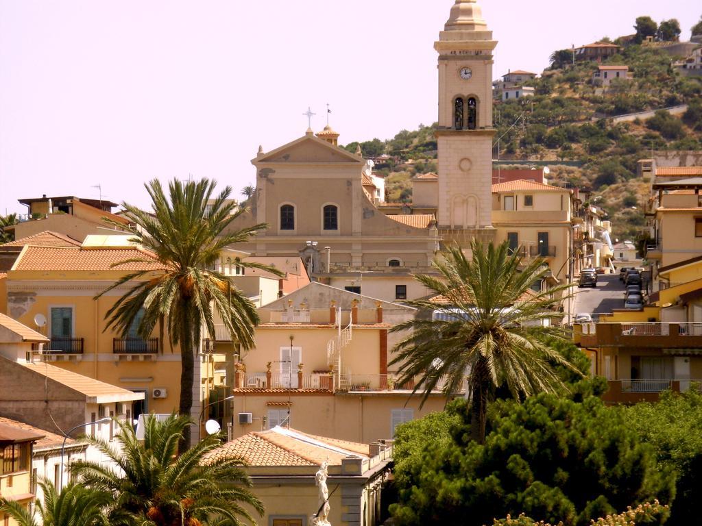 B&B Il Giardino Di Zefiro Gioiosa Marea Bagian luar foto