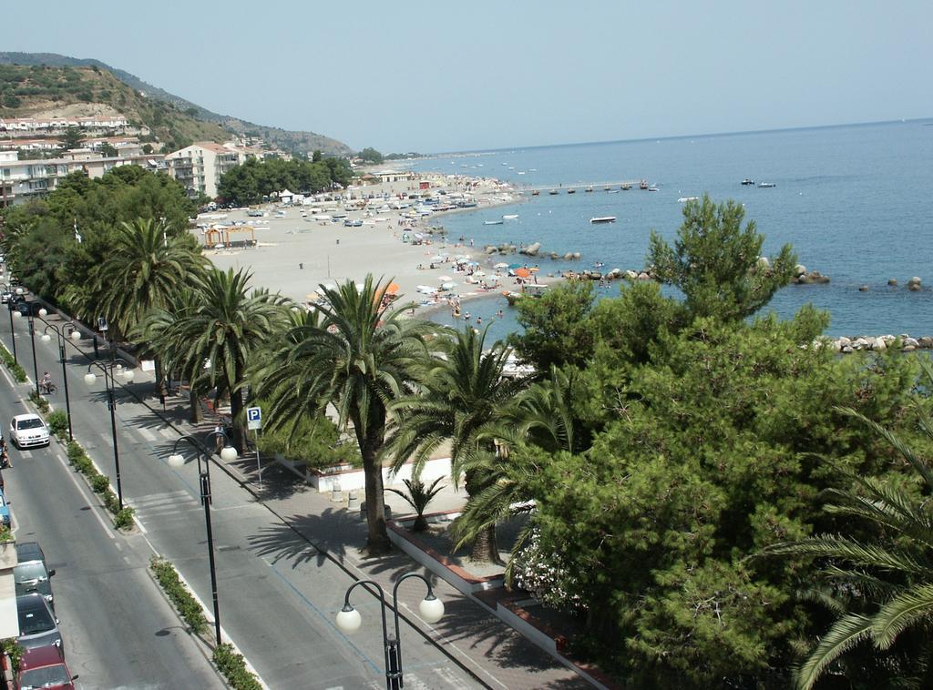 B&B Il Giardino Di Zefiro Gioiosa Marea Bagian luar foto