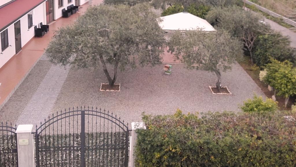 B&B Il Giardino Di Zefiro Gioiosa Marea Bagian luar foto