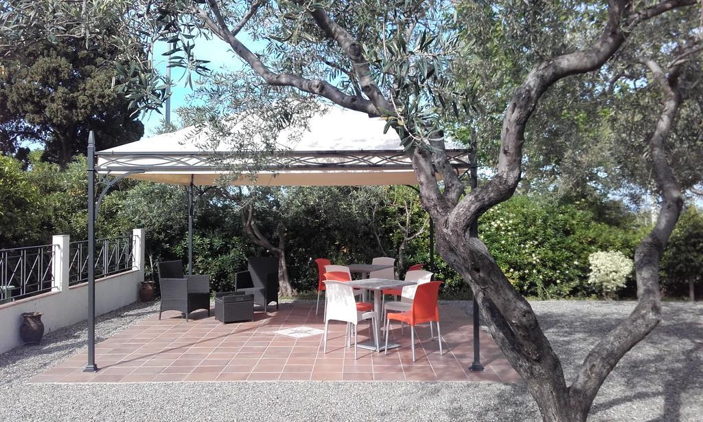 B&B Il Giardino Di Zefiro Gioiosa Marea Bagian luar foto