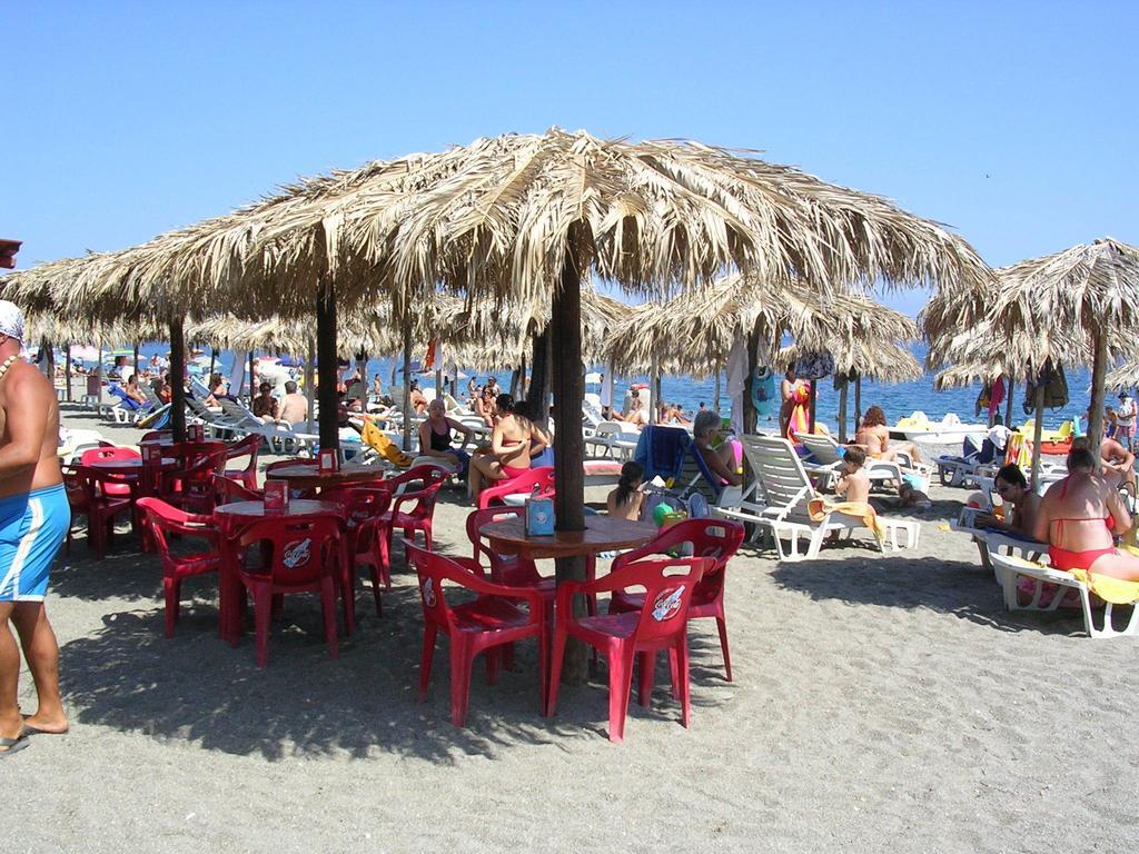 B&B Il Giardino Di Zefiro Gioiosa Marea Bagian luar foto